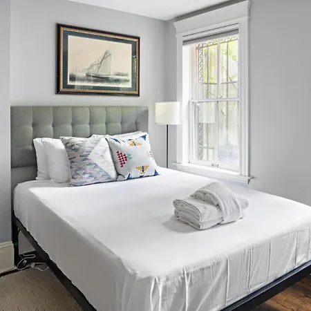 Holiday home Enjoy Private Patio On Montgomery Park