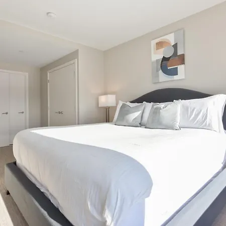 Luxury Downtown Seaport Apartment