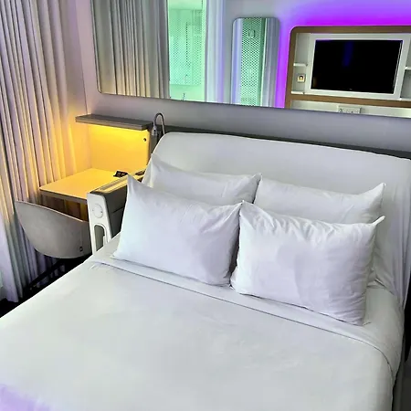 Yotel 4*