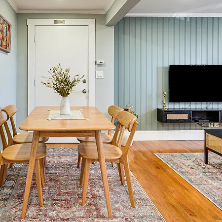 Apartment Walk To Constitution Beach: Mid-century Gem *