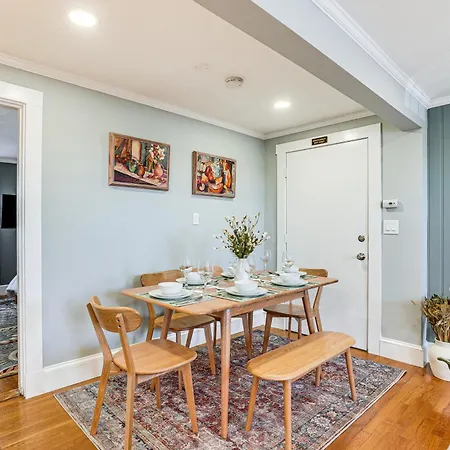 Apartment Walk To Constitution Beach: Mid-century Gem *