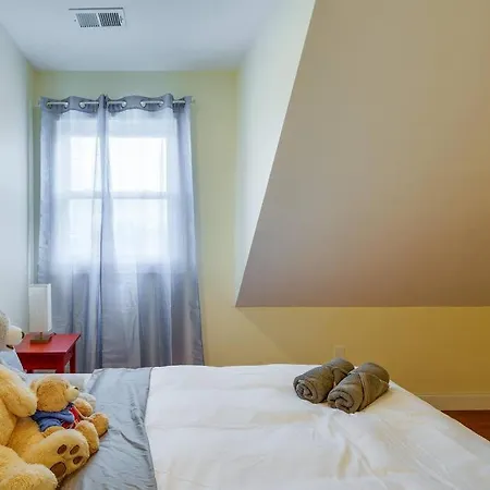 Free Parking Stocked Kitchen 10 Min Apartment