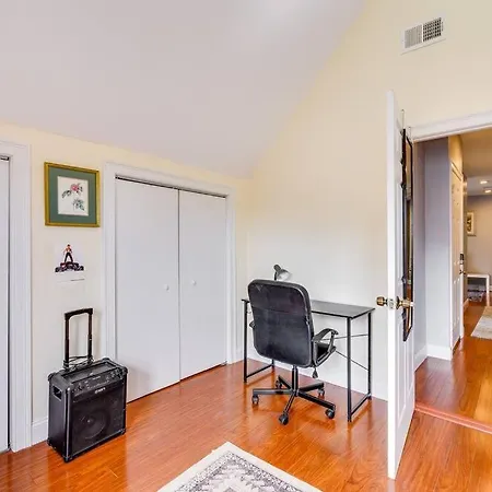 Apartment Free Parking Stocked Kitchen 10 Min Boston