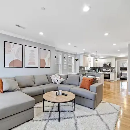 Modern Luxury Steps From Zoo & Golf Course Apartment Boston