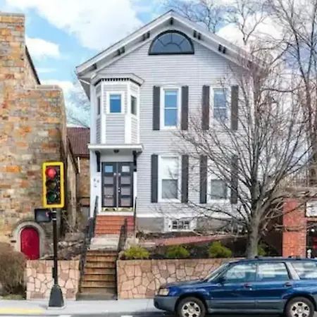 Great One-bedroom In *