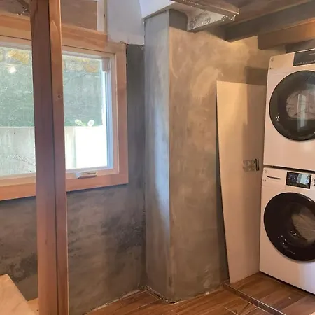 Great One-bedroom In Apartment *