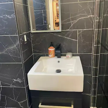 Great One-bedroom In *
