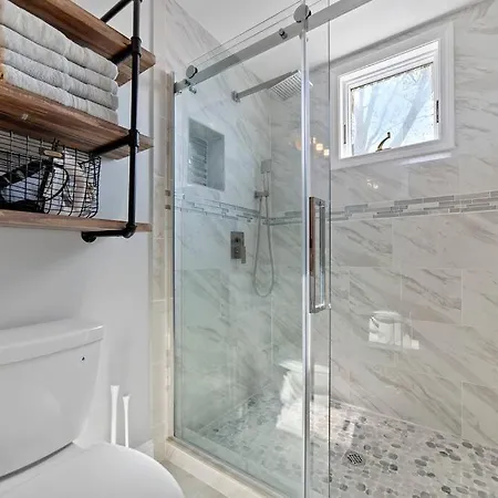 Modern Luxury Steps From Zoo & Golf Course