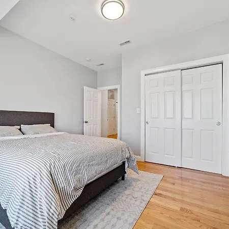 Modern Luxury Steps From Zoo & Golf Course Apartment