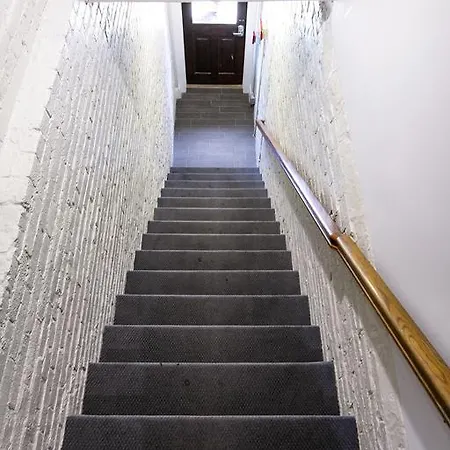 West Broadway Quarters By Thatch Apartment *