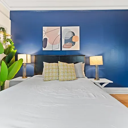 Apartment Furnished In Downtown *