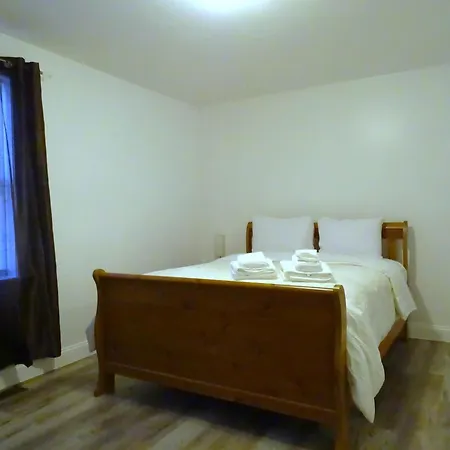 Apartment 39 Woodford Street Ma