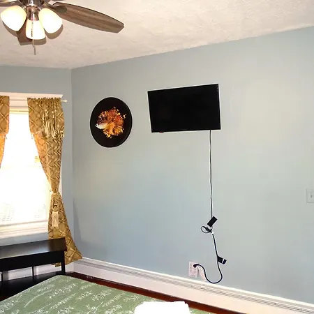 Comfortable 4 Bd Close To Everything Apartment *