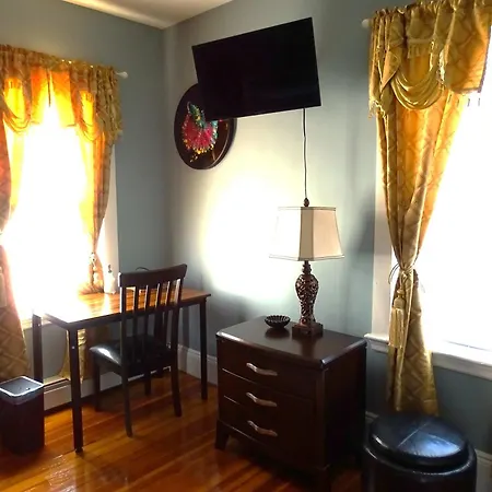 Comfortable 4 Bd Close To Everything Apartment *