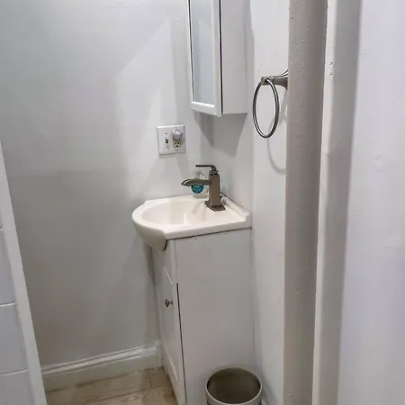 Cozy 1 Bed Near Medical Boston