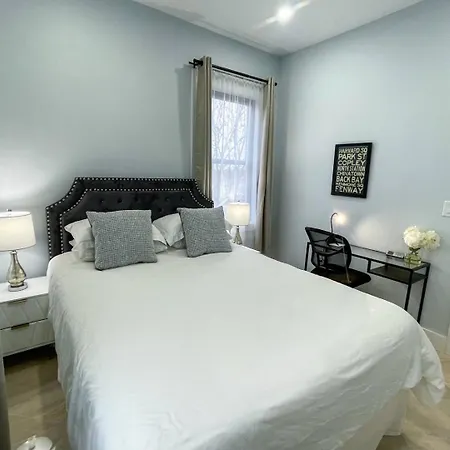 3br Gem Skyline Views, Laundry & Air Boston