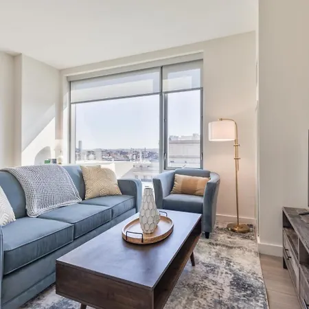Luxury Near Prudential Center Apartment *