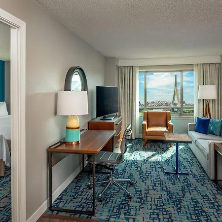 Hotel By Marriott Harbor On Tudor Wharf 3*