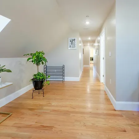 Comfortable 4Br Boston Home W Bathtub, Free Parking - Near Red Line & Zoo 2333 * Boston