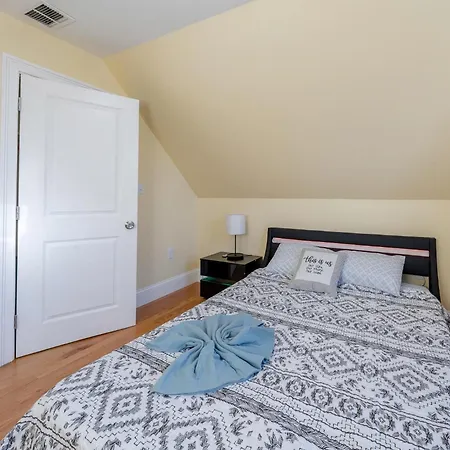 Comfortable 4Br Boston Home W Bathtub, Free Parking - Near Red Line & Zoo 2333 Apartment *