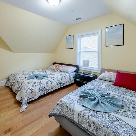 Comfortable 4Br Boston Home W Bathtub, Free Parking - Near Red Line & Zoo 2333 Apartment