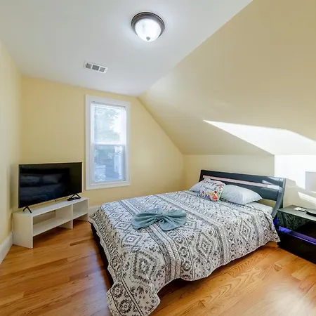 Apartment Comfortable 4Br Boston Home W Bathtub, Free Parking - Near Red Line & Zoo 2333