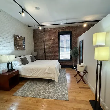 Sunny & Spacious Back Bay Boston