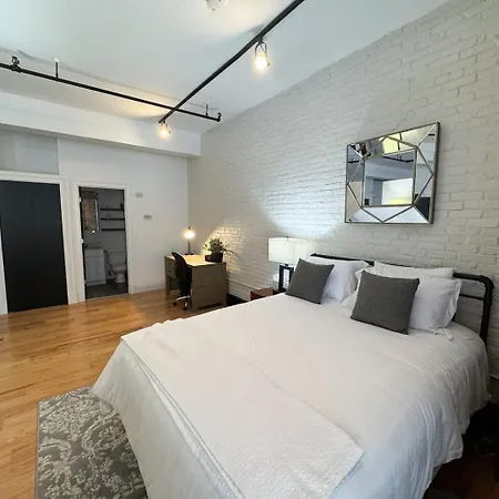 Sunny & Spacious Back Bay