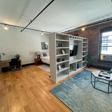 Sunny & Spacious Back Bay Apartment *