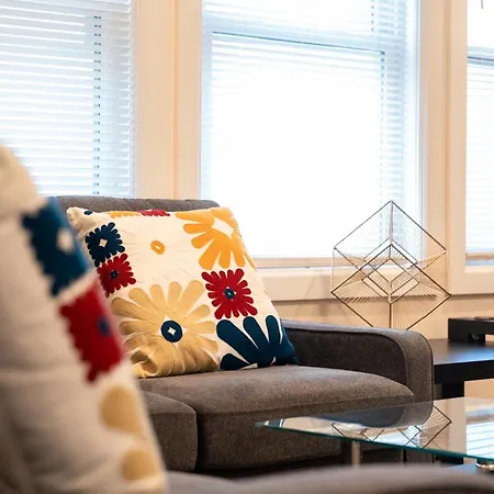 Stylish 4br Pet-friendly Near Savin Hill, I-93 & Red Line 30-1 *