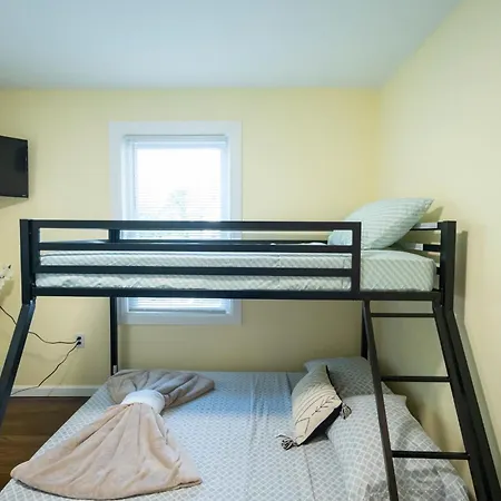 Stylish 4br Pet-friendly Near Savin Hill, I-93 & Red Line 30-1 Apartment Boston