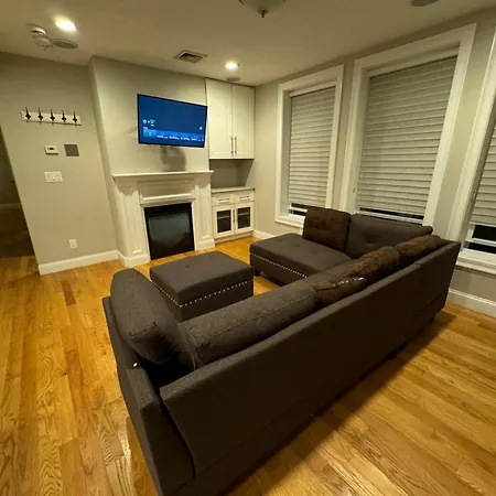 Ultra Convenient Luxury In South With Private Parking Garage *