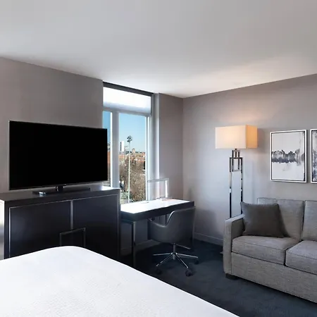 Downtown/south End Hotel 3*