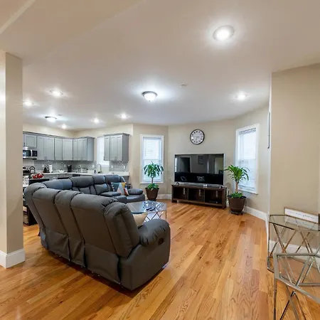 Apartment 4Br Boston Apt - Pet Friendly & Free Parking, Near Mbta Station 2331 Boston