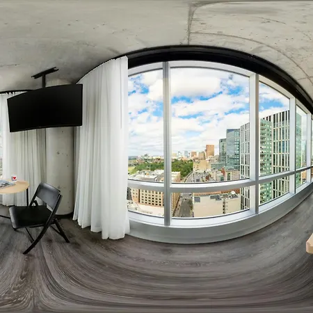 Moxy Downtown 3*