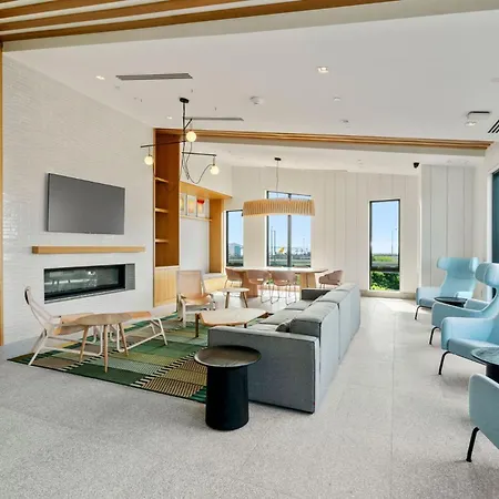Luxury Furnished Near Logan Airport Apartment