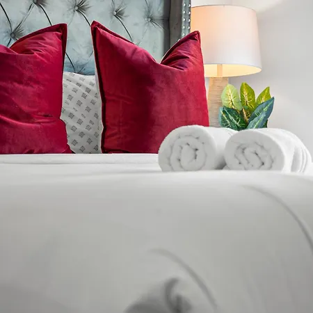 Luxury Furnished Near Logan Airport Apartment *