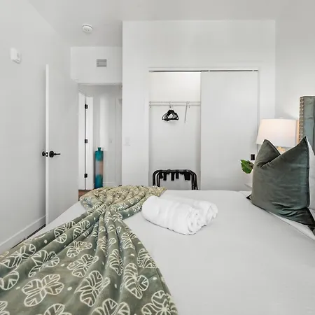 Luxury Furnished Near Logan Airport Apartment Boston