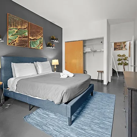 Furnished Loft Style In Southend * Boston
