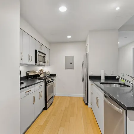 Beautiful 2br In Southend Apartment *