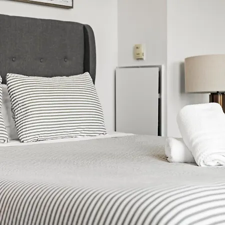 Furnished Loft Style In Southend Apartment *