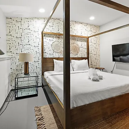 Furnished Loft Style In Southend Boston