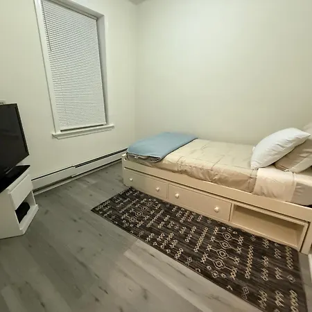 Apartment Cozy And Convenient Allston With Private Parking *