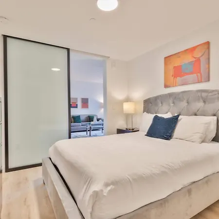Luxury With Kitchen & Gym * Boston