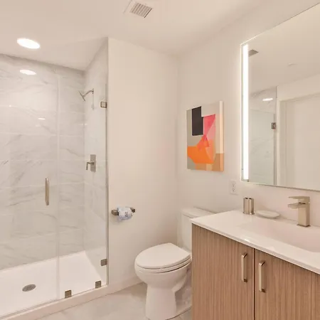 Apartment Gorgeous With Kitchen Boston