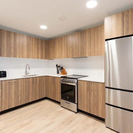Gorgeous With Kitchen Apartment *