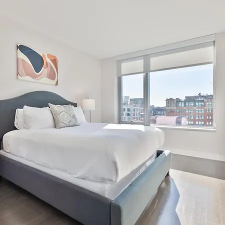 Modern Downtown Seaport Apartment