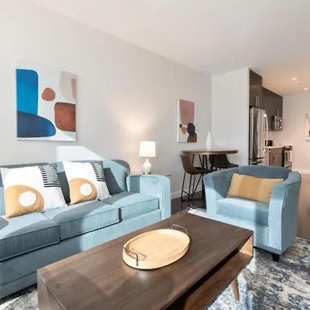 Modern Downtown Seaport Apartment *