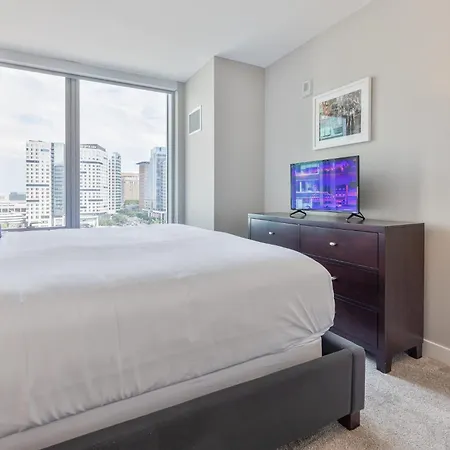 Bright Downtown With Gym Apartment Boston