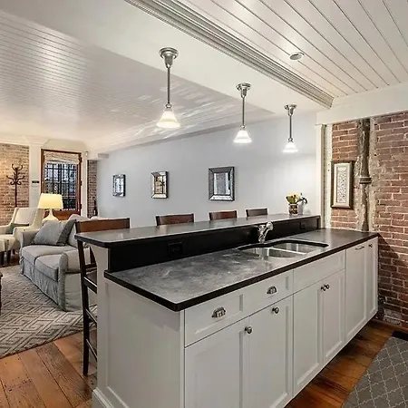 Back Bay Nantucket-style Pied-a-terre Off Newbury St *